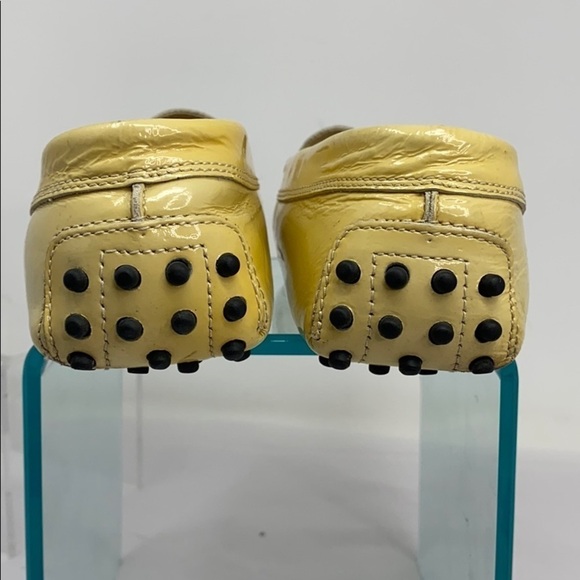 Tod’s Gommino Sz 7 Patent Yellow Leather Slip On - Picture 2 of 12